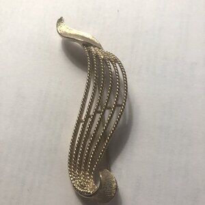 Vintage Monet gold toned scroll pin